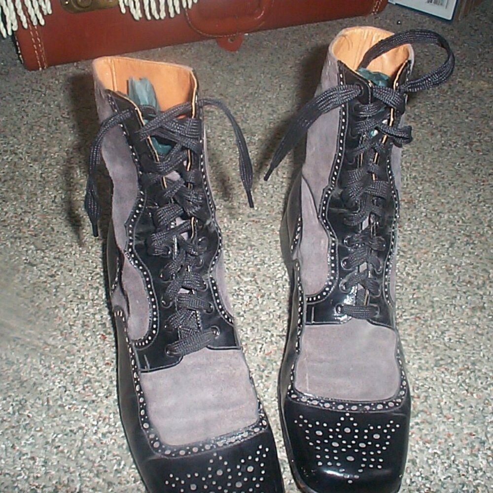 Vintage Volare 2 toned boots  Made in Italy    1960- 70s  Grey & black